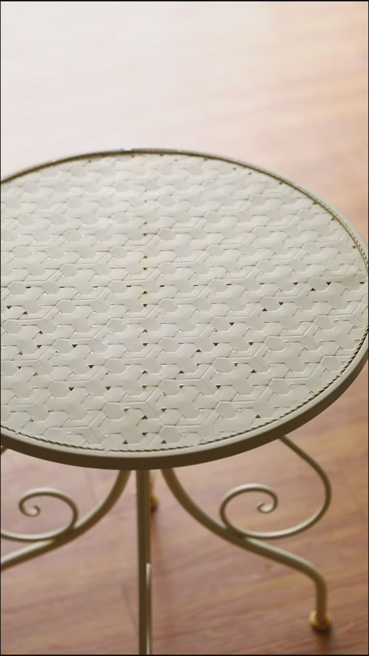Meadow Art Ruffle Table Cloth -- Delicors