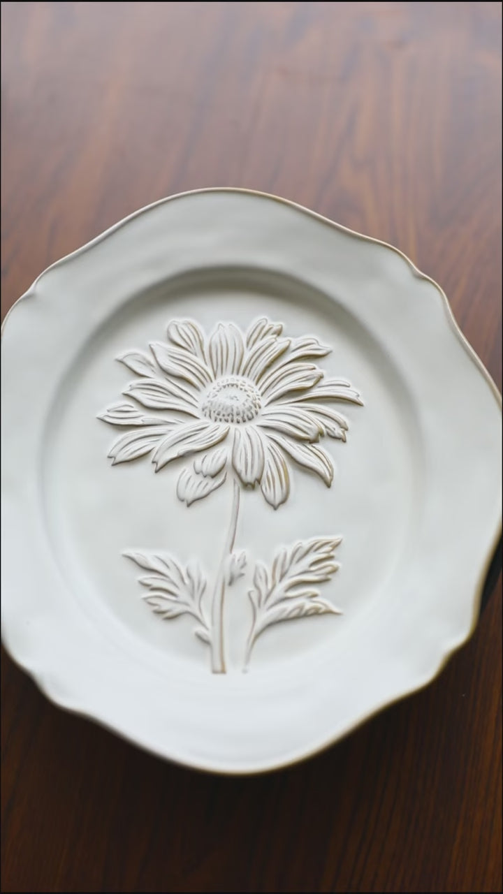 Botanical Embossed Plate 8.5Inch Gerbera Plate - Delicors