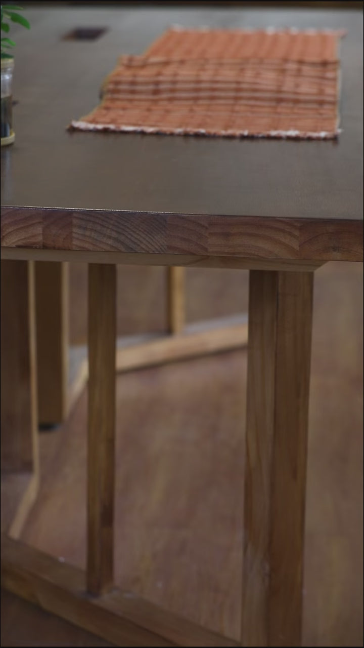 Elegant woven table runner design