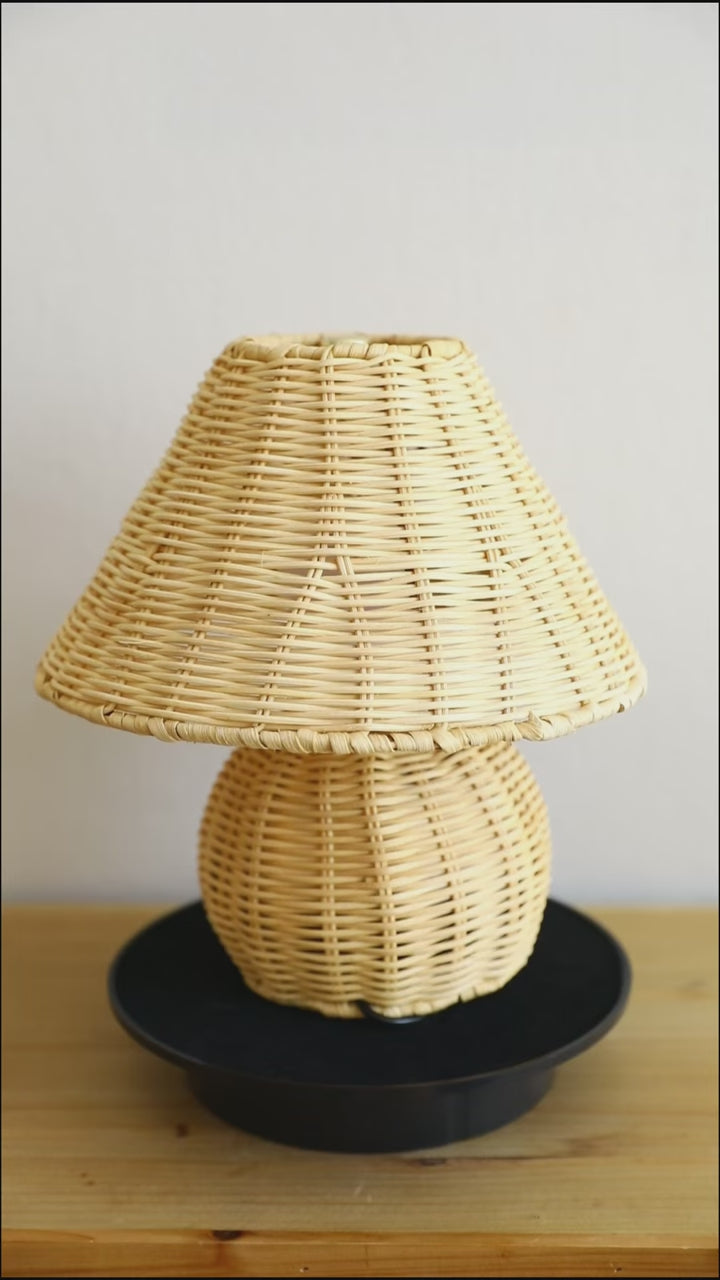 Cottage Rattan Glow Lamp - Delicors