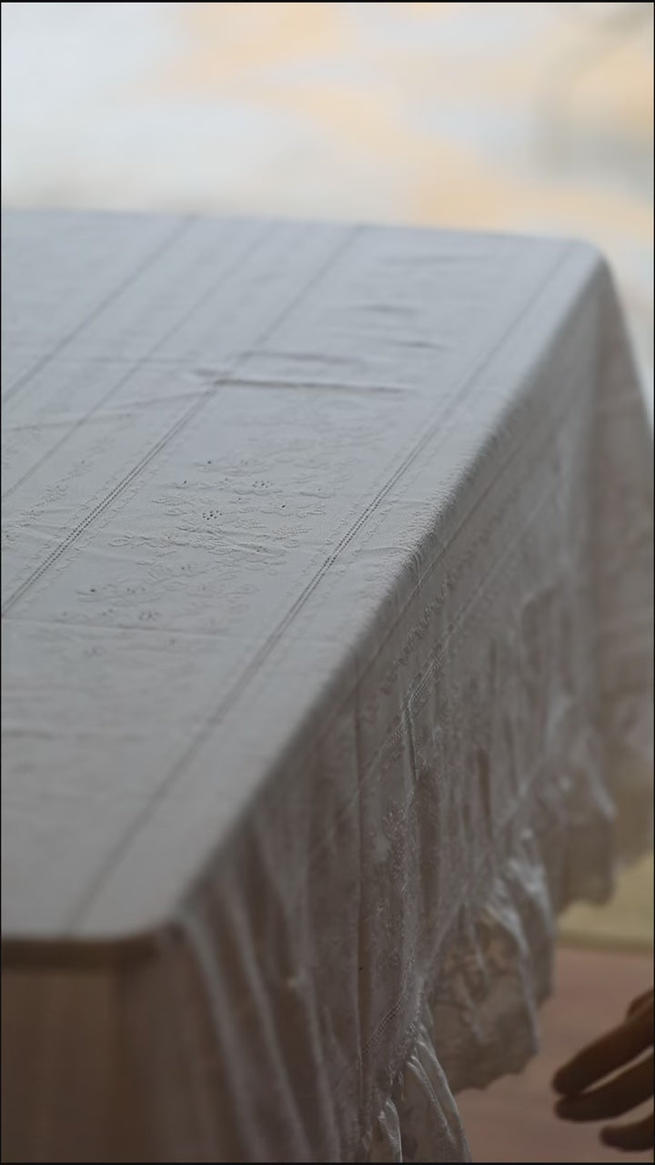 Chateau Lace Ruffle Tablecloth - Delicors