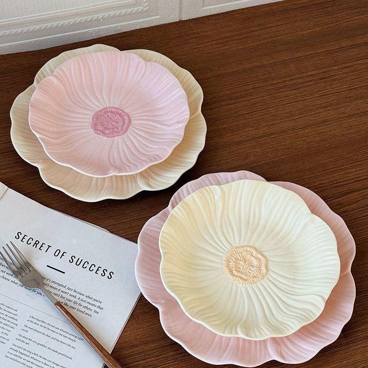 Rippling Water Lily Plate