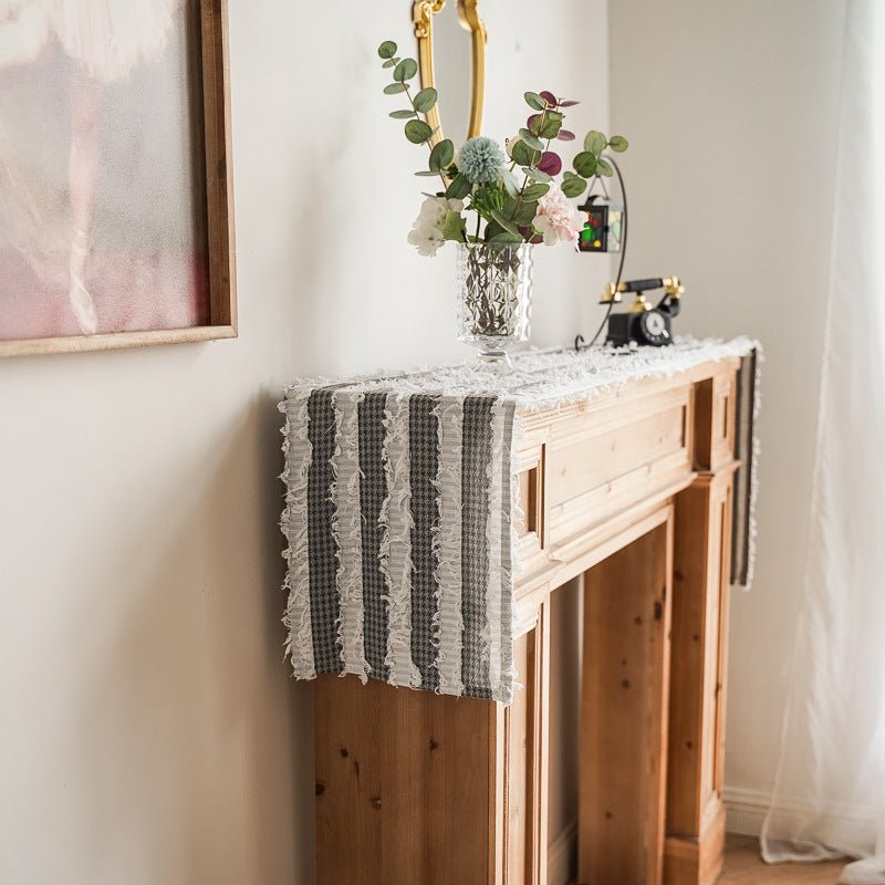 American Countryside Table Runner -- Delicors