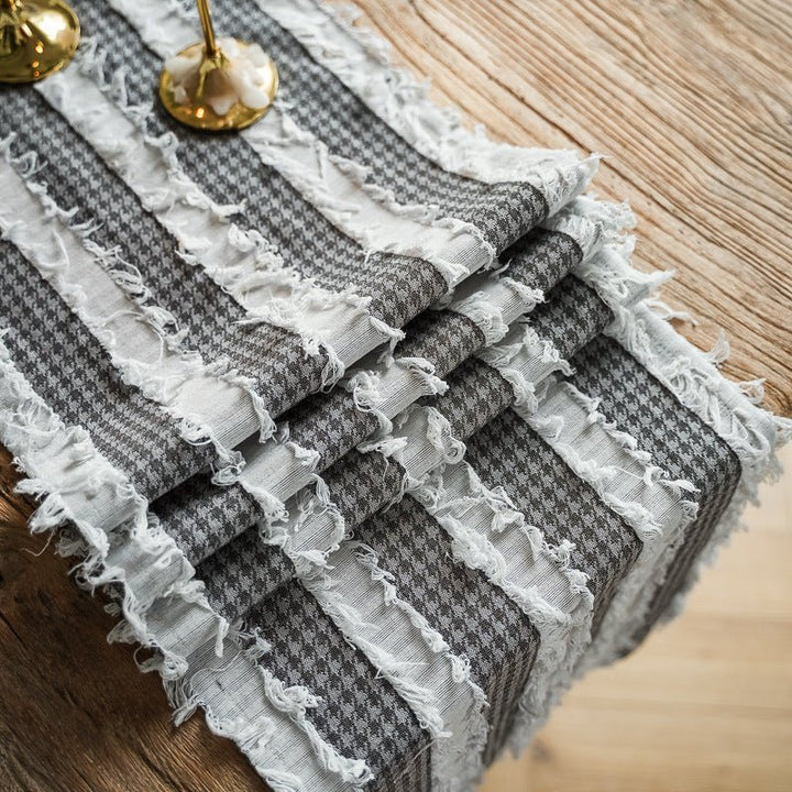 American Countryside Table Runner -- Delicors