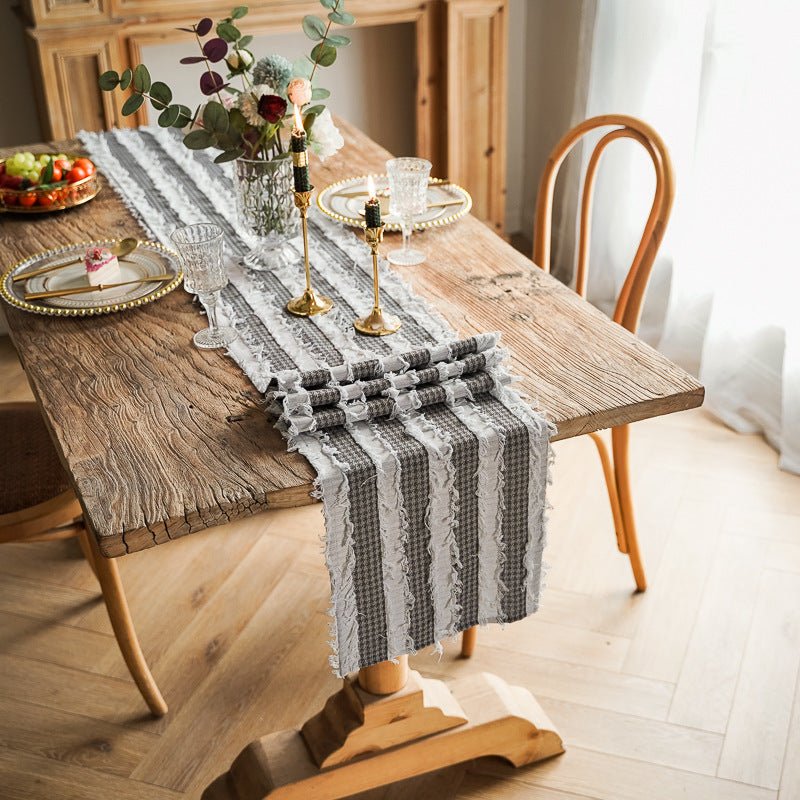 American Countryside Table Runner -- Delicors