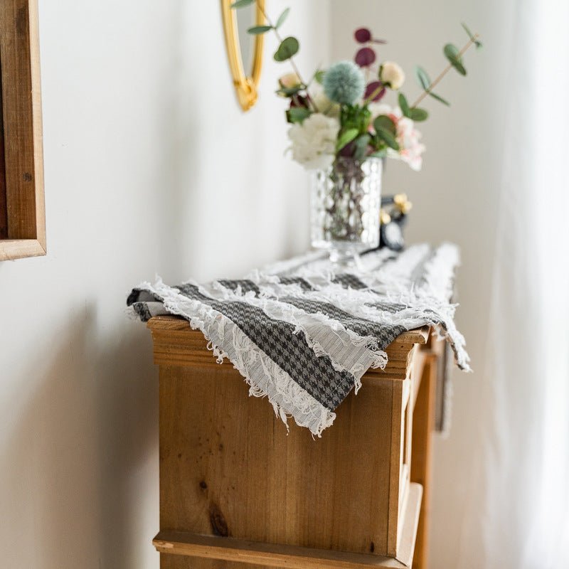 American Countryside Table Runner -- Delicors