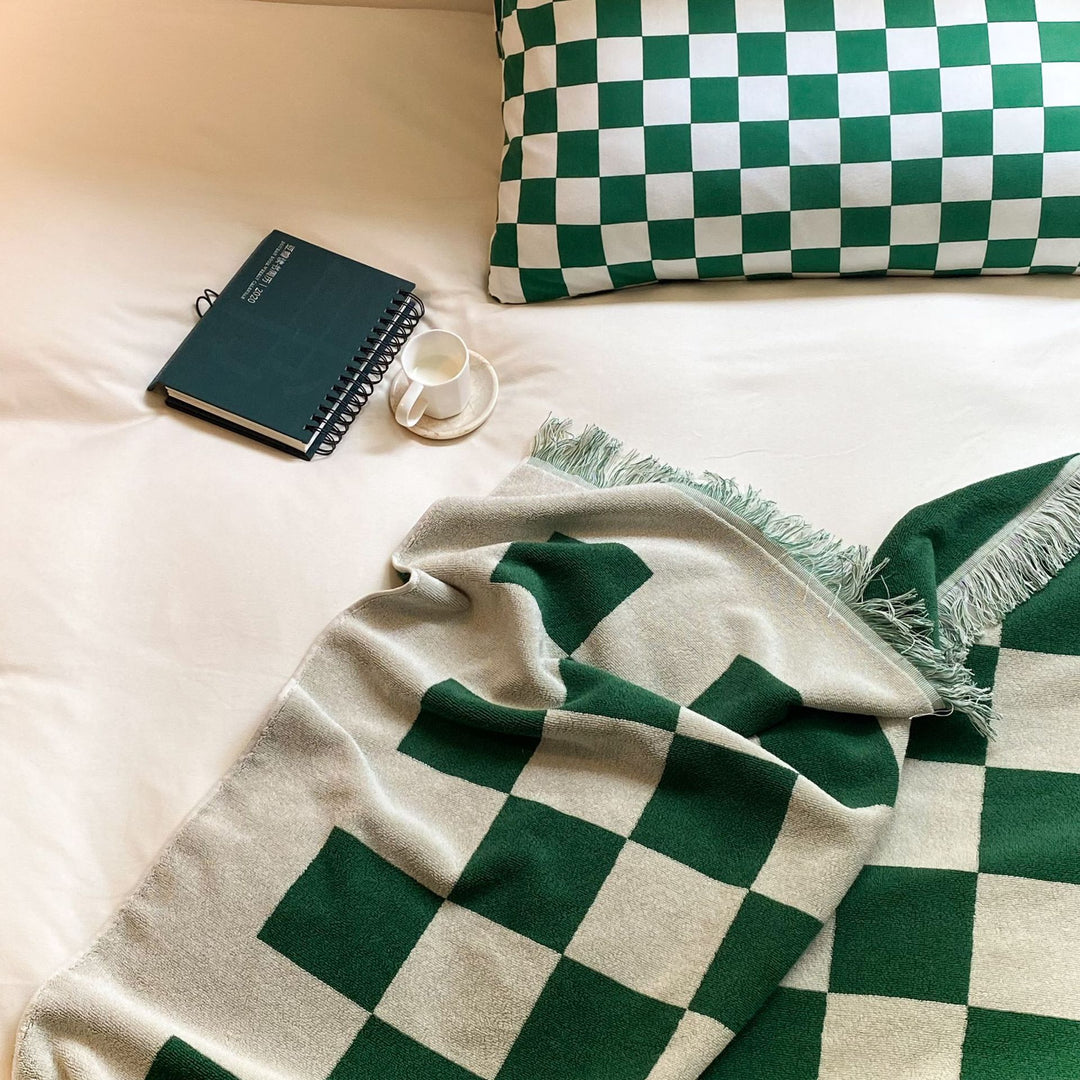 Checkerboard Plus Blanket -Throw- Delicors