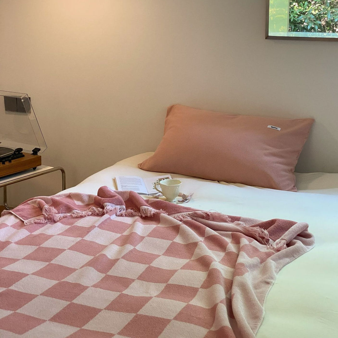 Checkerboard Plus Blanket -Throw- Delicors