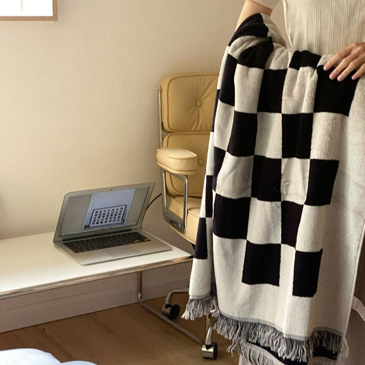 Checkerboard Plus Blanket -Throw- Delicors
