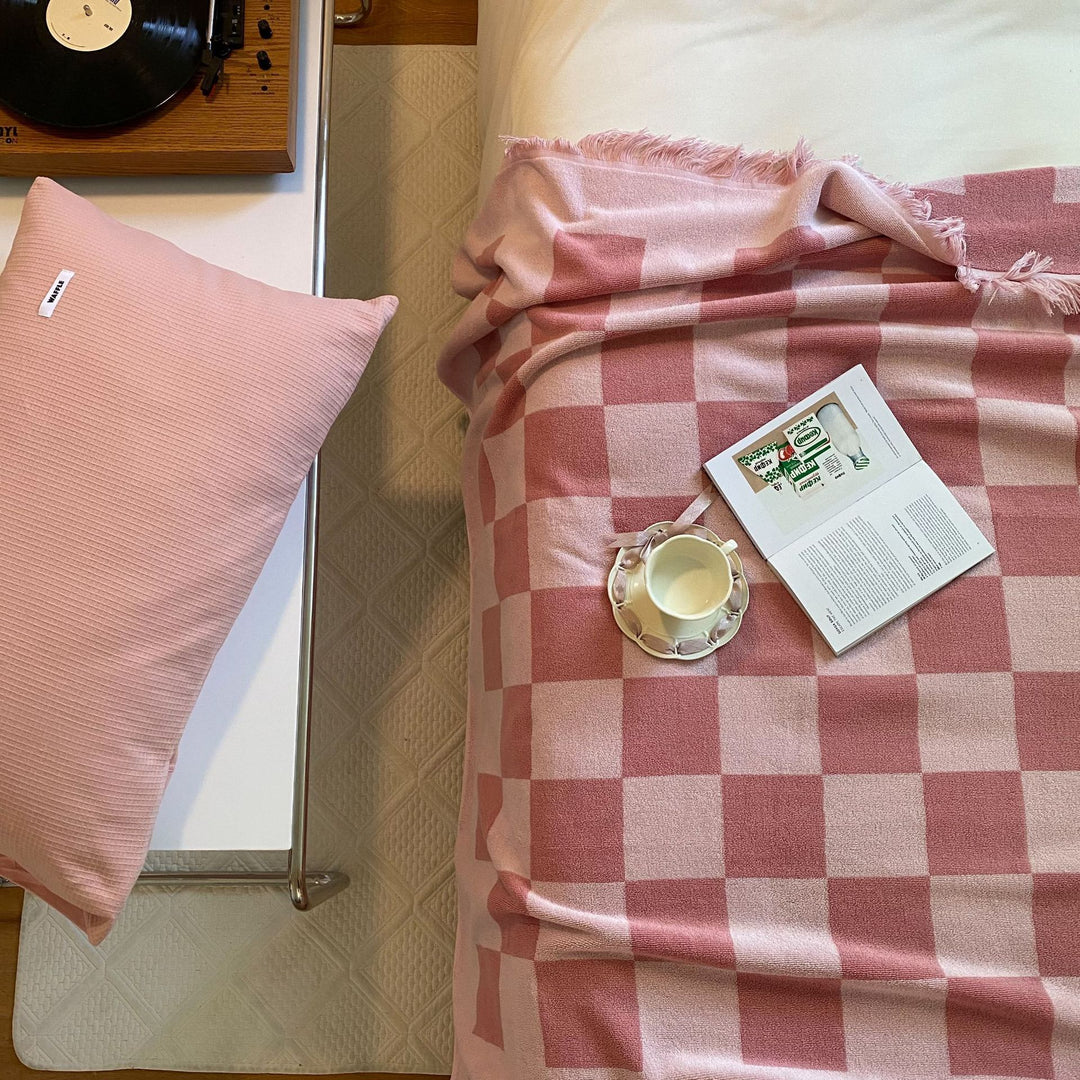 Checkerboard Plus Blanket -Throw- Delicors