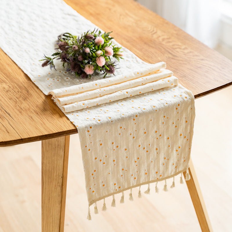 Daisy Table Runner -- Delicors