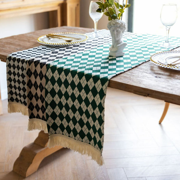 Diamond Table Runner -- Delicors