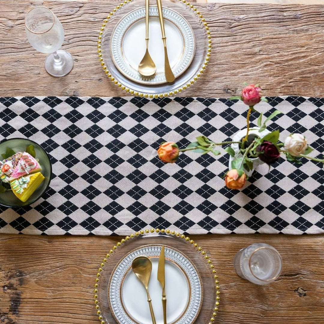 Diamond Table Runner -- Delicors