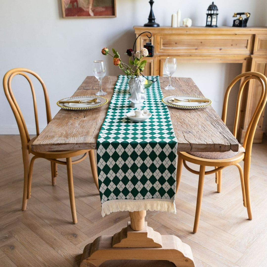 Diamond Table Runner -- Delicors