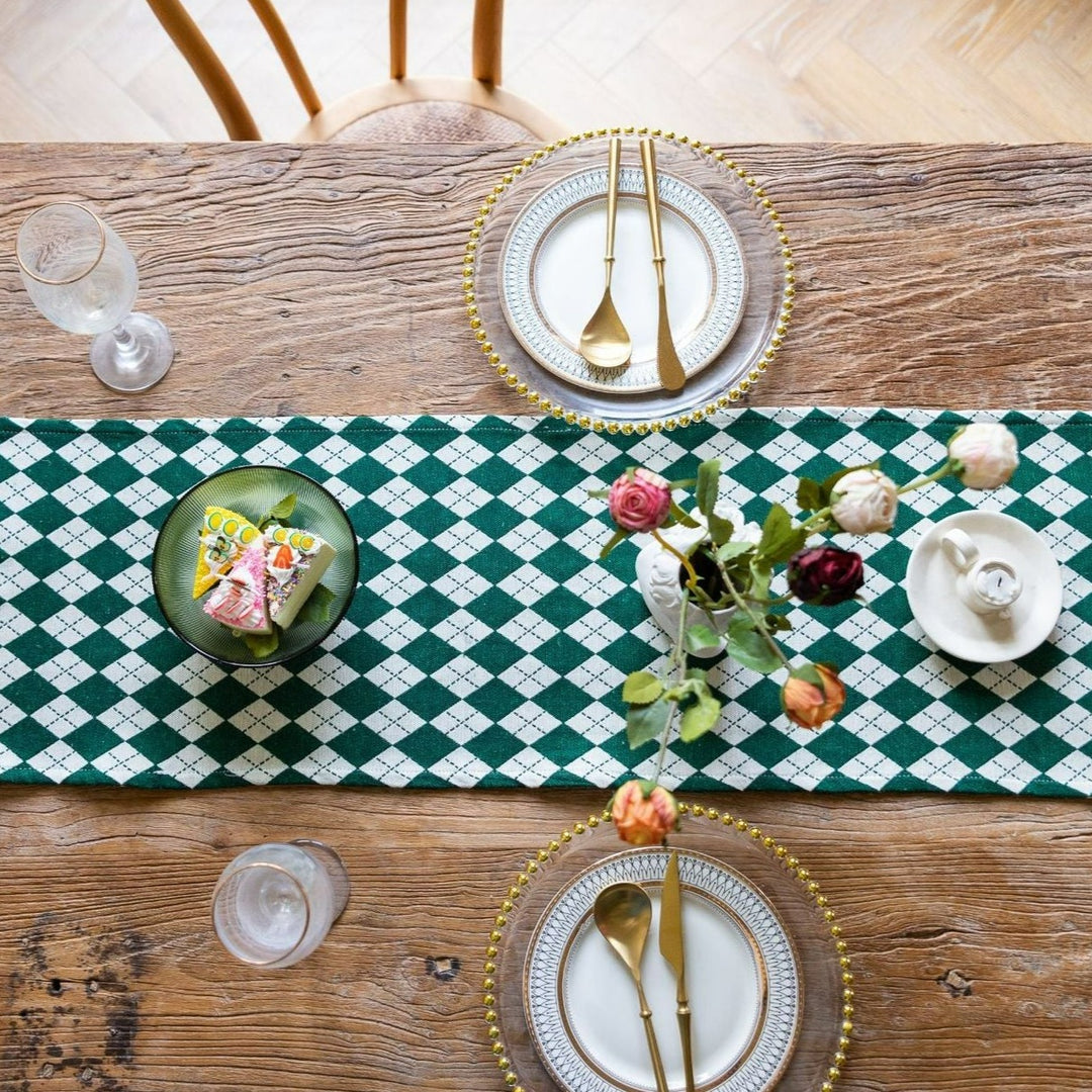 Diamond Table Runner -- Delicors