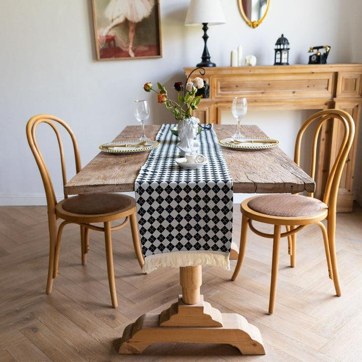 Diamond Table Runner -- Delicors