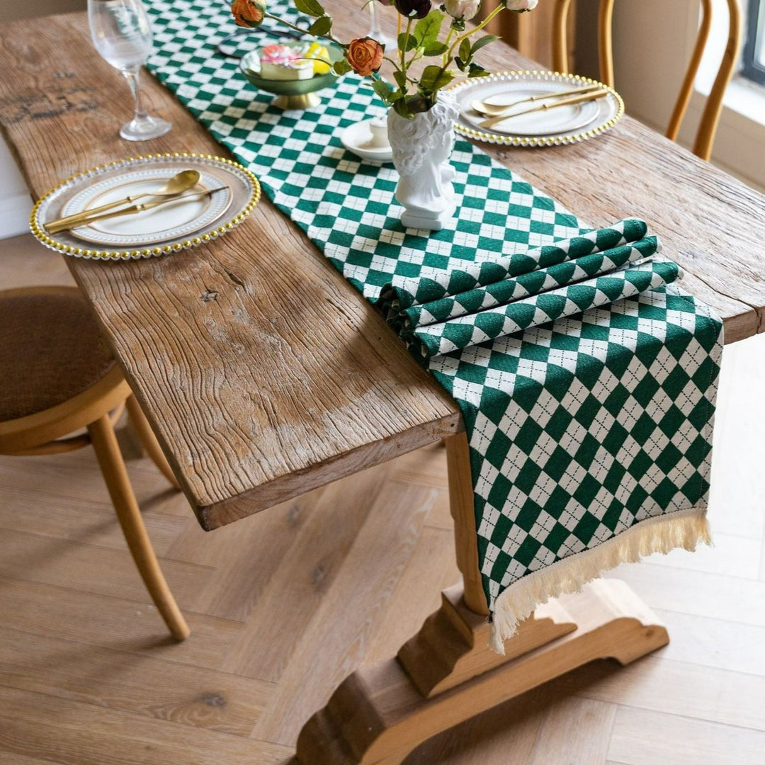 Diamond Table Runner -- Delicors