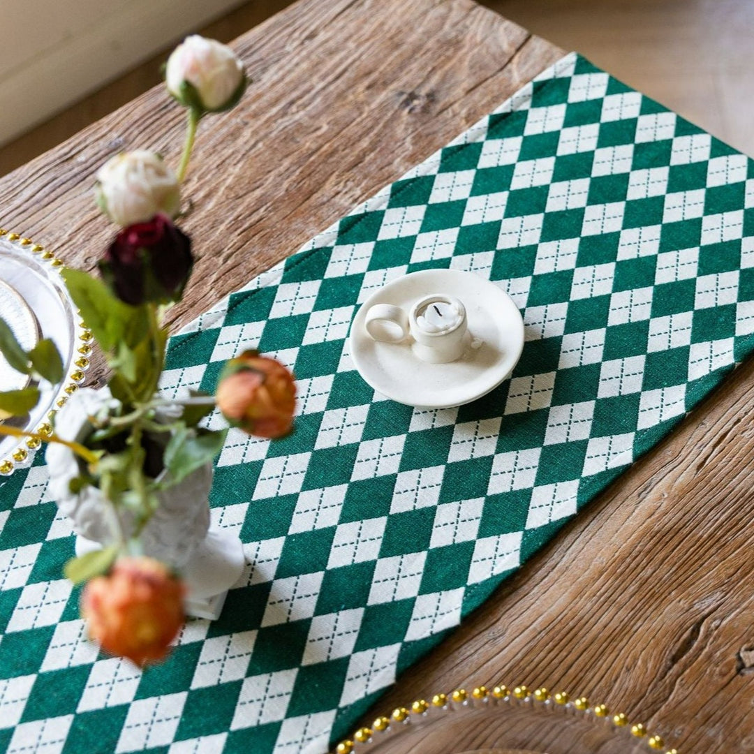 Diamond Table Runner -- Delicors