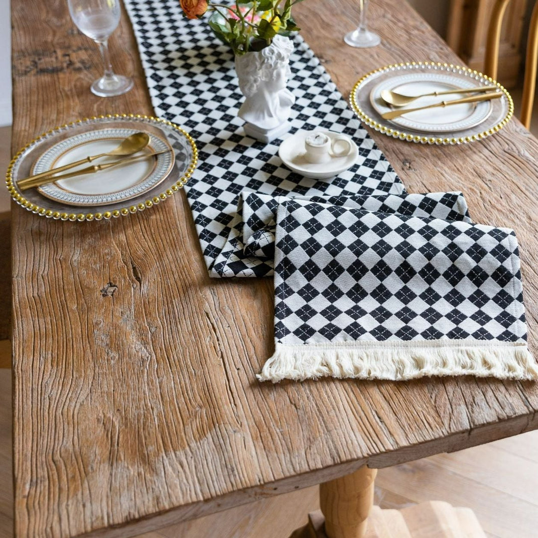 Diamond Table Runner -- Delicors
