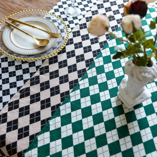 Diamond Table Runner -- Delicors