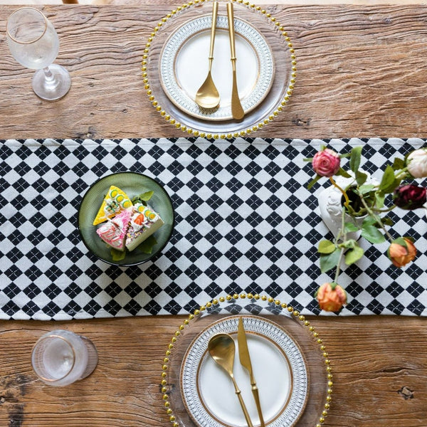 Diamond Table Runner -- Delicors