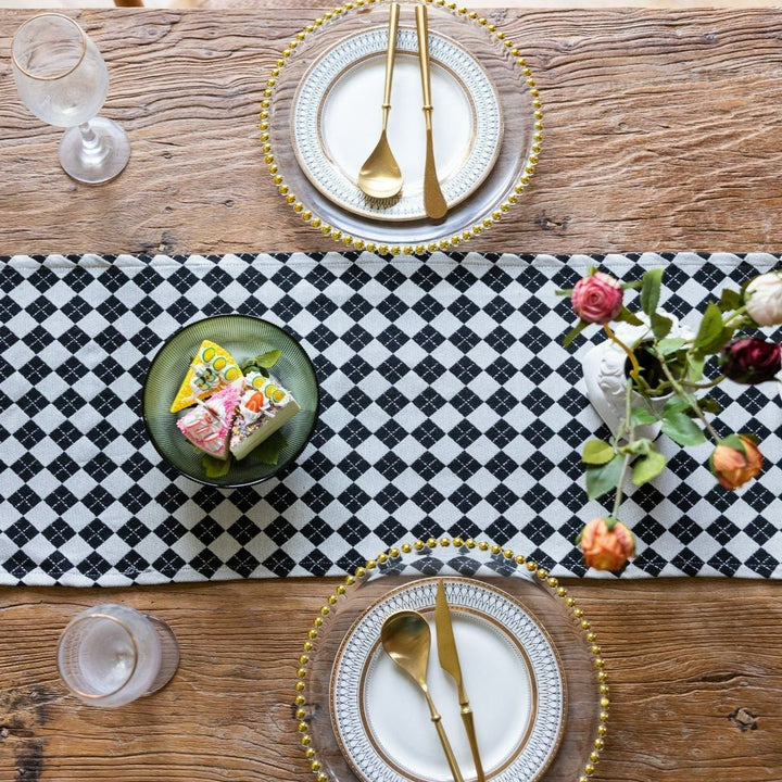 Diamond Table Runner -- Delicors