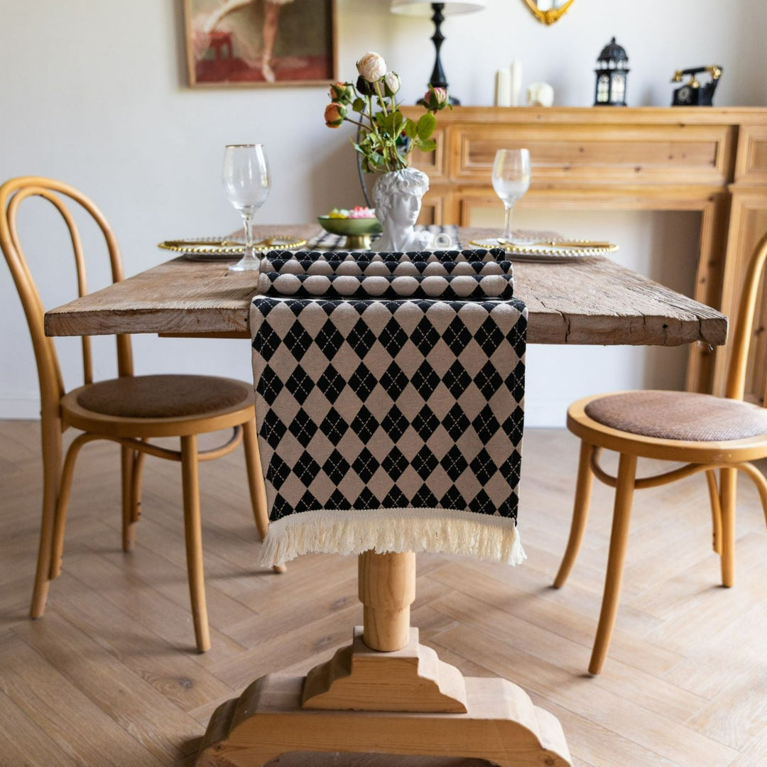 Diamond Table Runner -- Delicors