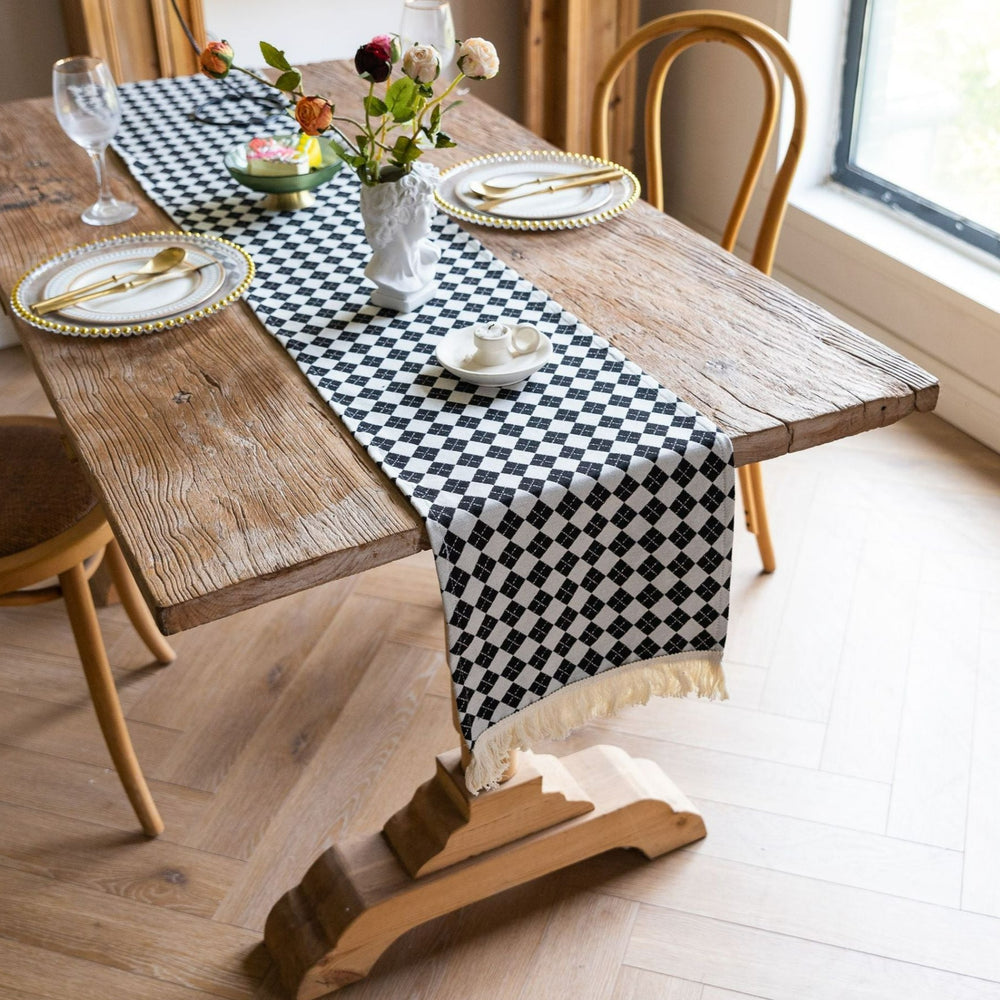 Diamond Table Runner -- Delicors