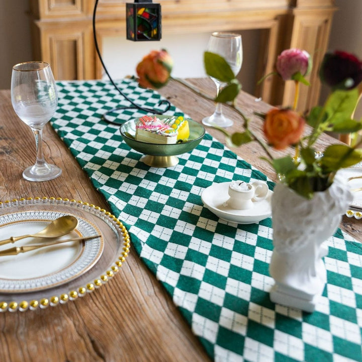 Diamond Table Runner -- Delicors