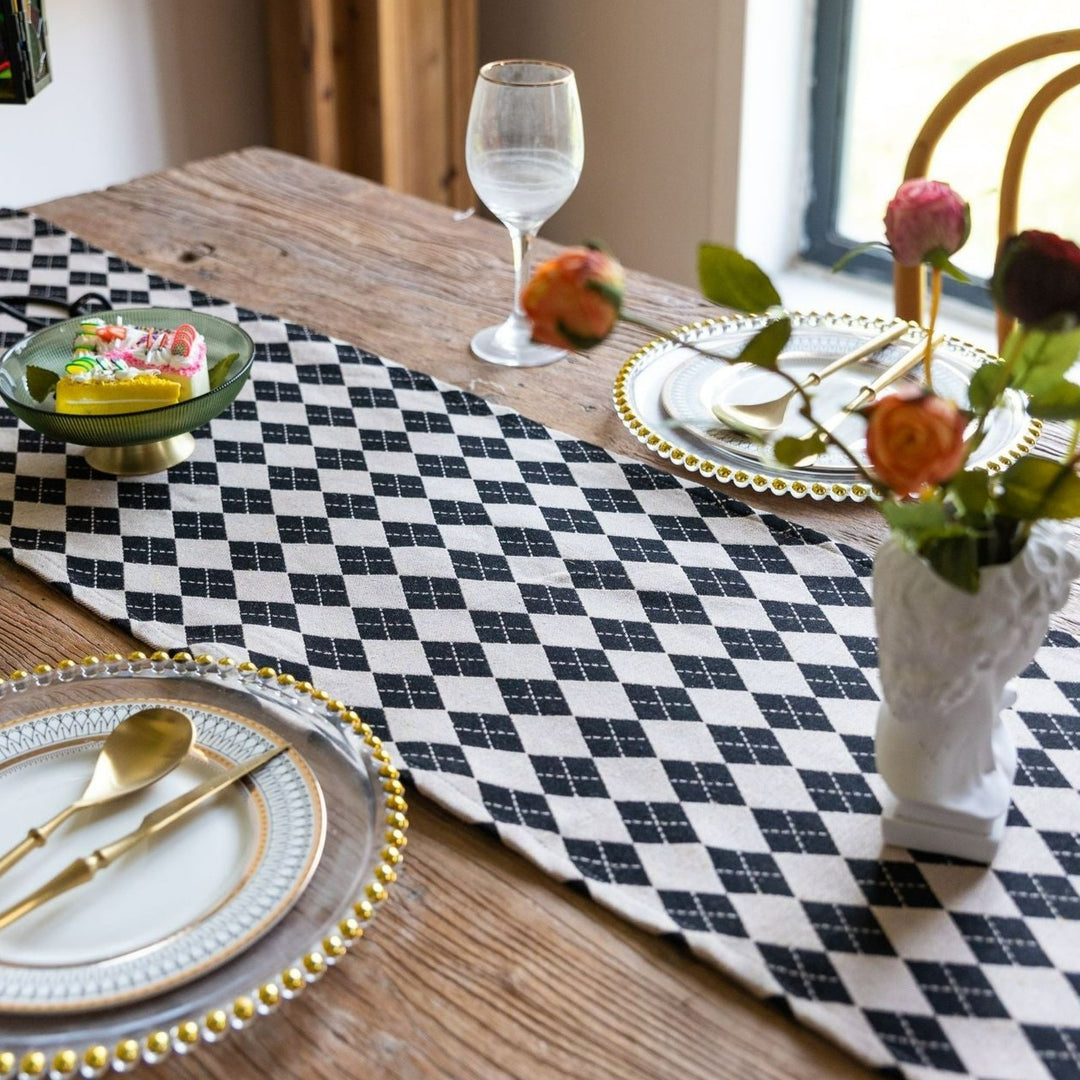 Diamond Table Runner -- Delicors