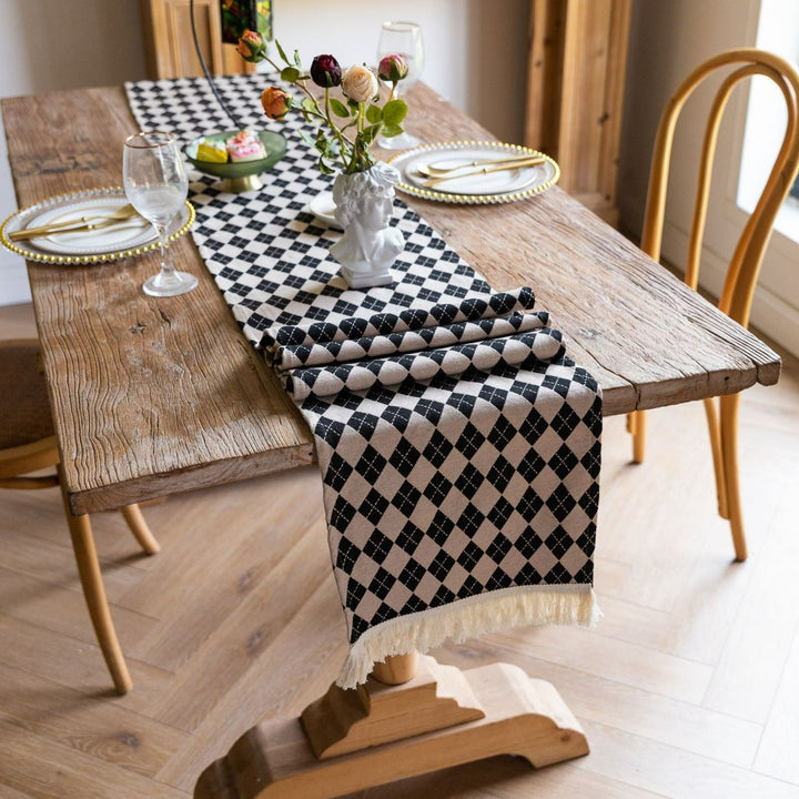 Diamond Table Runner -- Delicors