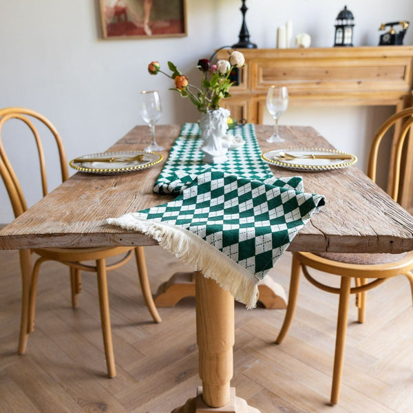 Diamond Table Runner -- Delicors