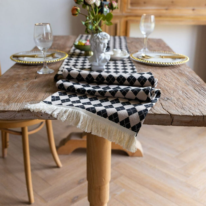 Diamond Table Runner -- Delicors