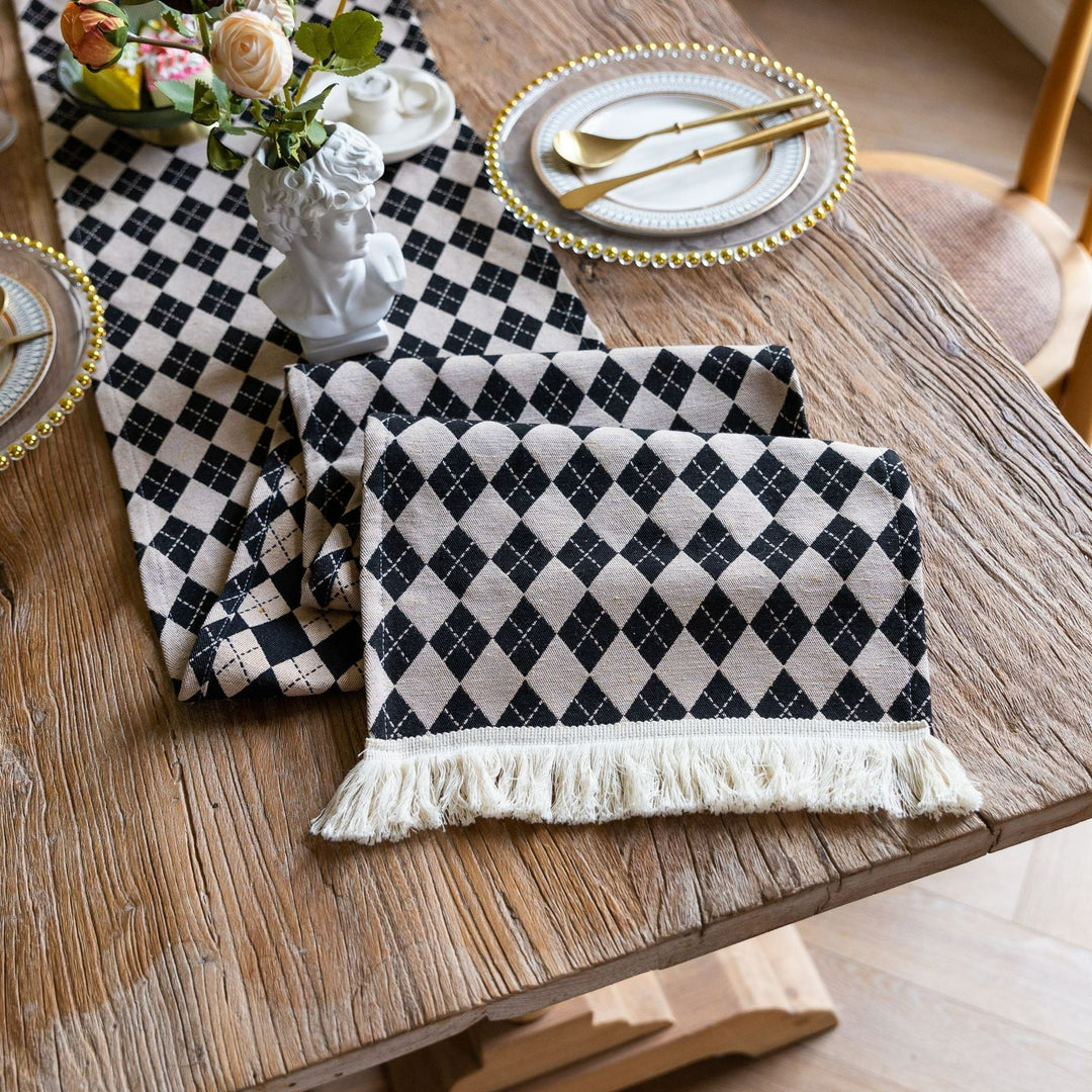 Diamond Table Runner -- Delicors