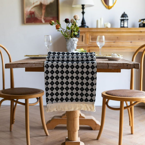 Diamond Table Runner -- Delicors