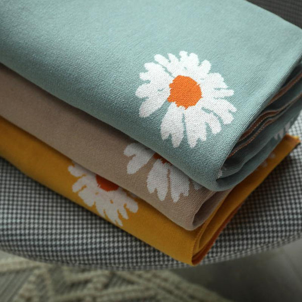 Divine Daisy Blanket -- Delicors