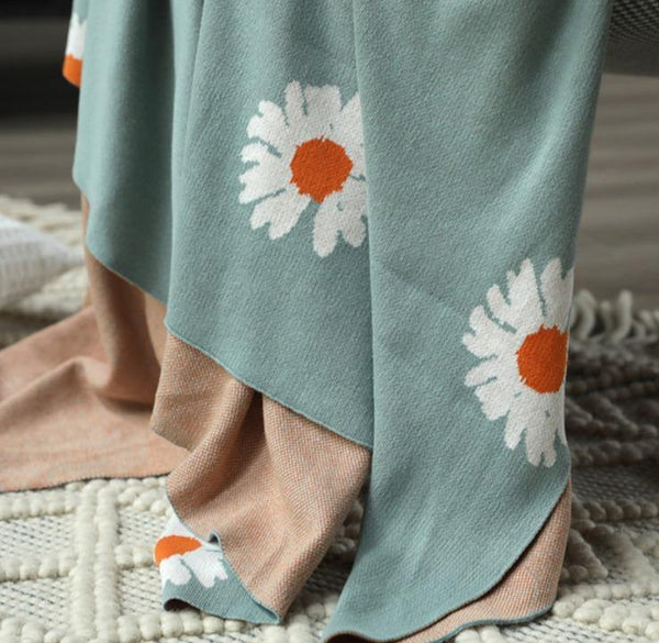 Divine Daisy Blanket -- Delicors