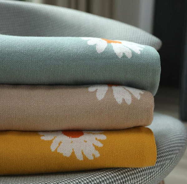 Divine Daisy Blanket -- Delicors