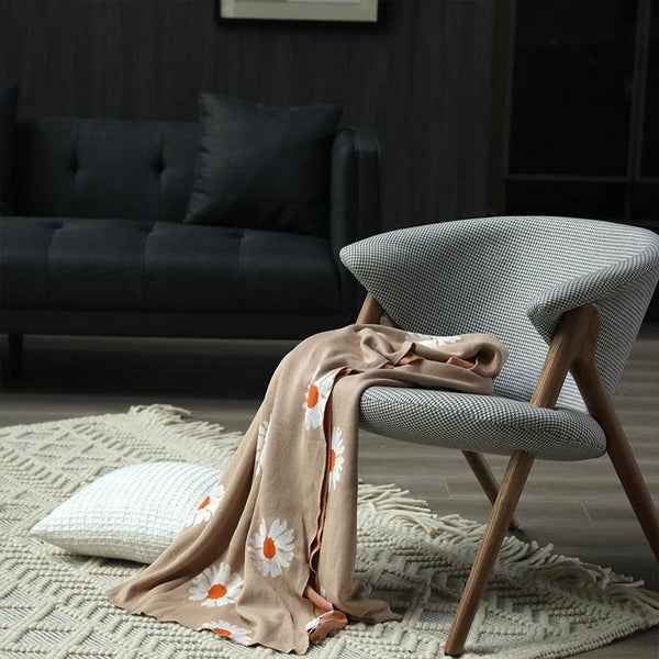 Divine Daisy Blanket -- Delicors