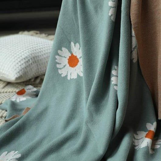 Divine Daisy Blanket -- Delicors
