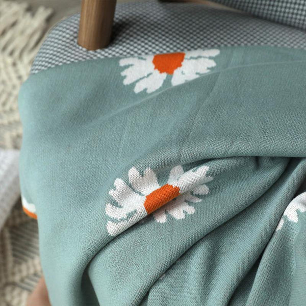 Divine Daisy Blanket -- Delicors