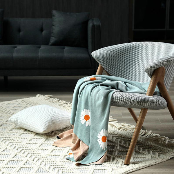 Divine Daisy Blanket -- Delicors