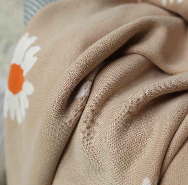 Divine Daisy Blanket -- Delicors