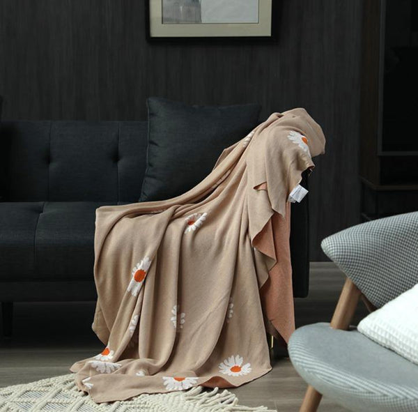 Divine Daisy Blanket -- Delicors