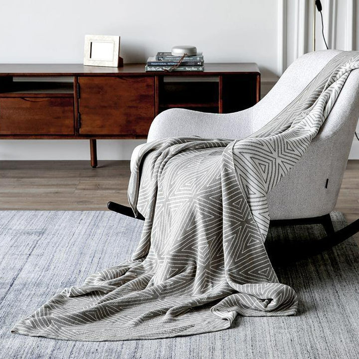 Geometric Throw -- Delicors