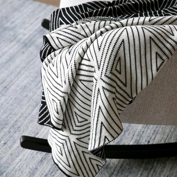 Geometric Throw -- Delicors