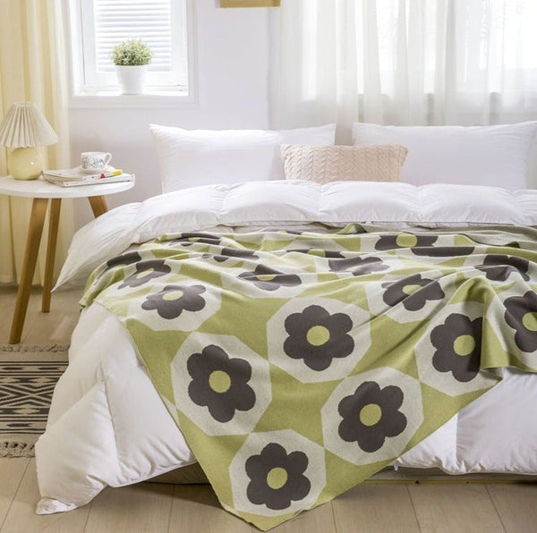 Retro Flower Blanket -Throw- Delicors