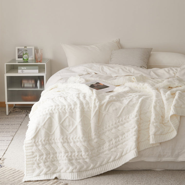 Snow White Cable Knit Blanket -- Delicors