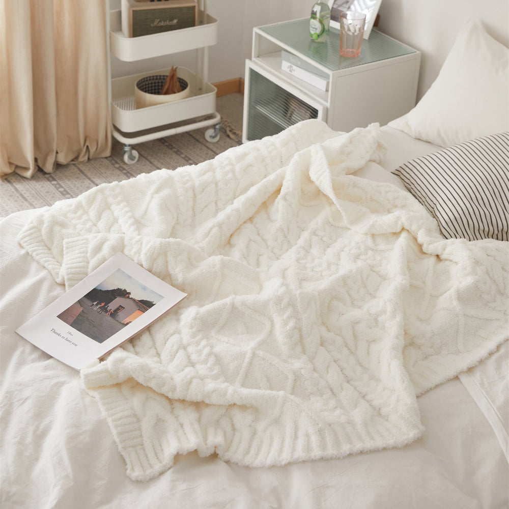 Snow White Cable Knit Blanket -- Delicors