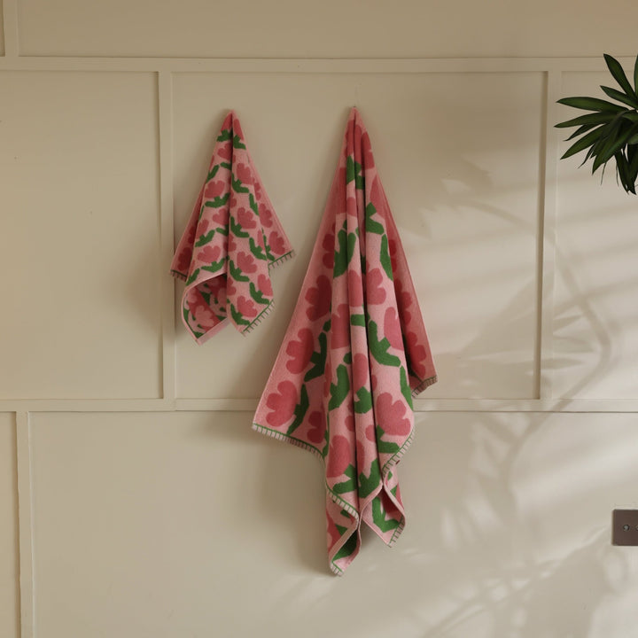 Tulip Heart Towel Set -- Delicors